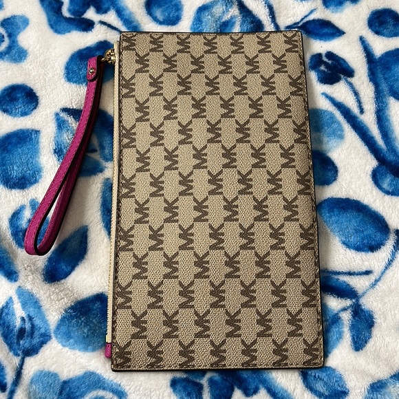 MK wristlet